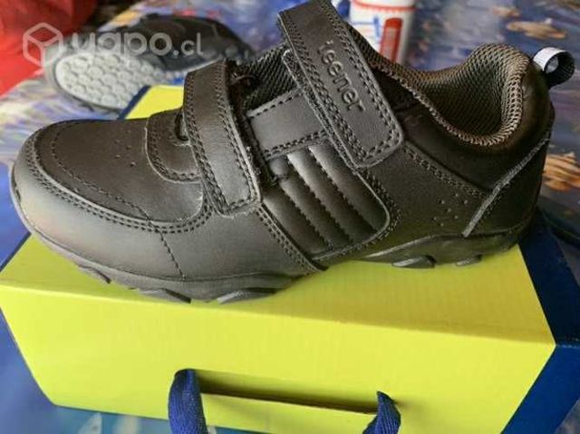 Zapatos escolar de niña nuevos