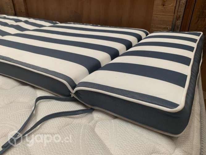 Cojin para reposera.Tela impermeable impecable.