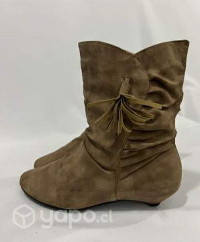 Botín 100% Sintético Marca Dom N*37 Con Detalle