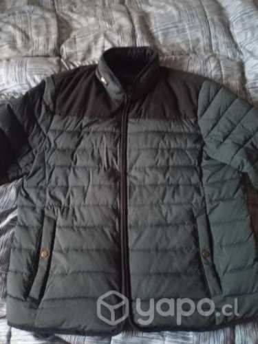 Casaca pluma gruesa de marca .......