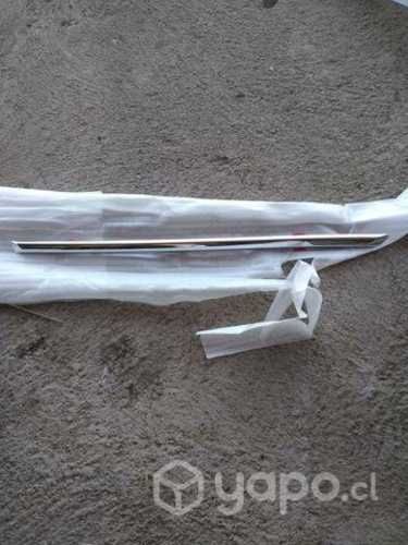 Moldura Suzuki Grand Vitara 5/15 puerta trasera rh