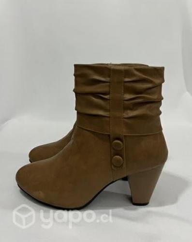 Botín 100% Sintético Marca Dom N*38 Café