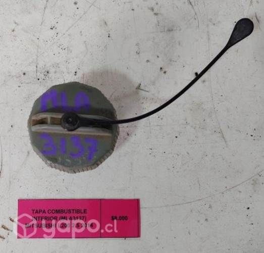 Tapa Combustible Interior L200 2014