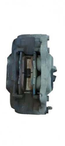 Caliper izquierdo Toyota Hilux Revo 