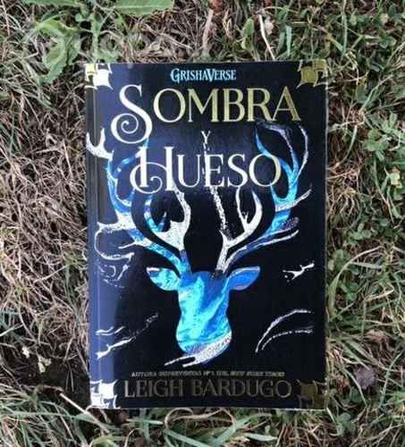 Libro Sombra y Hueso"