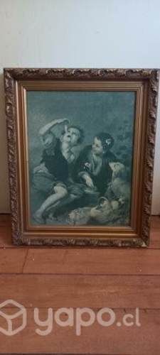 Niños comiendo de una tartera