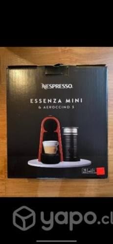 Cafetera Nespresso Essenza Mini + aeroccino