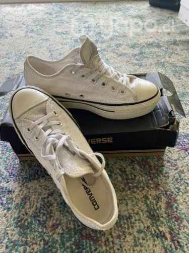 Zapatillas blancas con brillo conversé casi nuevas