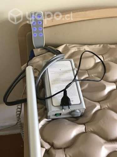 Cama clinica motorizada con 4 meses de uso