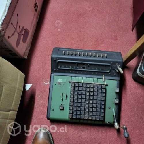 Maquina sumadora antigua