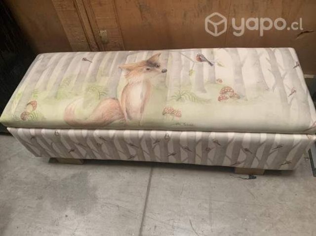 Baul - Banqueta de tela acolchada y patas de mader