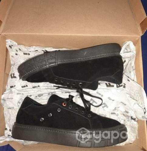 Zapatillas nuevas , gamuza