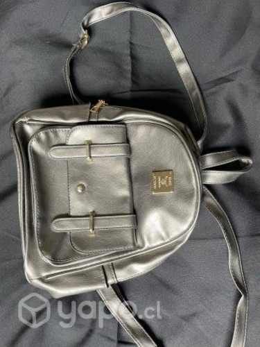 Mochila plateada