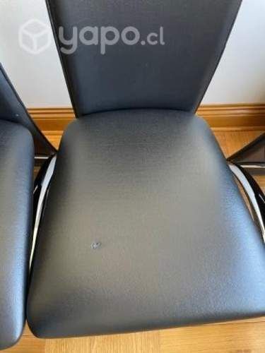 Comedor con mesa de vidrio y 6 sillas Buen estado