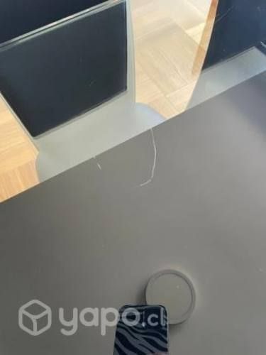 Comedor con mesa de vidrio y 6 sillas Buen estado