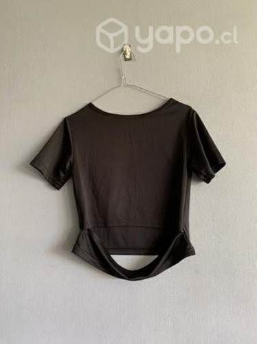 Polera, un básico en talla estándar (S)