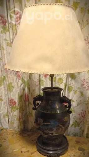 Elegante lampara en bronce cloissone