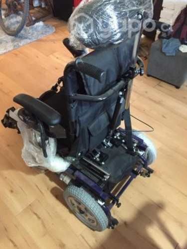 Silla de ruedas eléctrica c/ control de mando