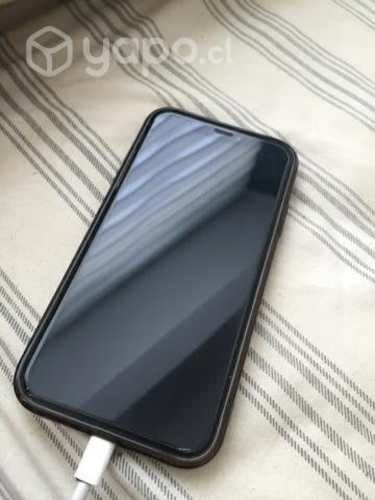 IPhone XR + 4 carcasas