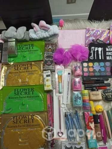 Lote de maquillaje y cuidado facial