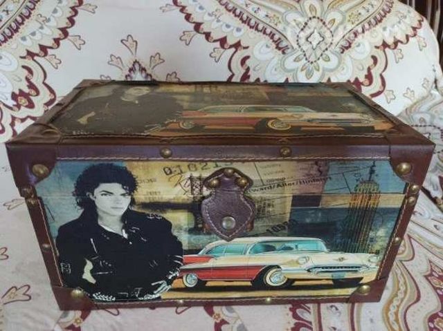 pequeño baul antiguo