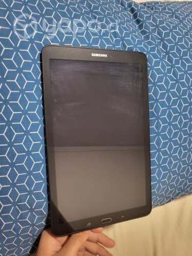 Tablet samsung E SM - T561M