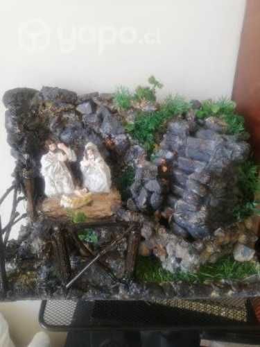 Fuente de agua navideña