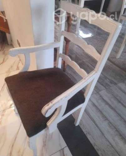 Sitiales normando y 2 sillas