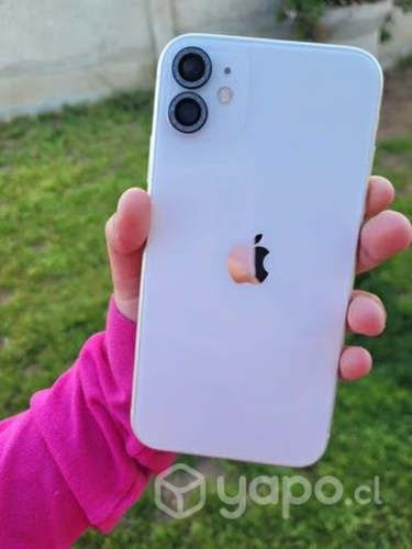 IPhone 11 con su cargador original