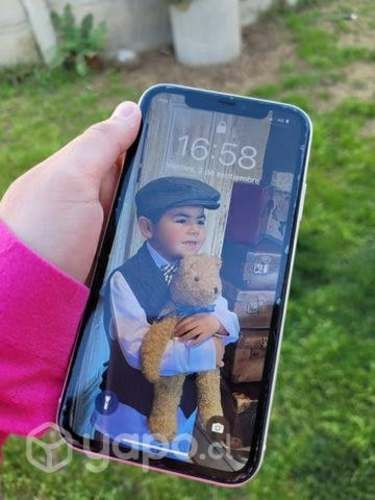 IPhone 11 con su cargador original