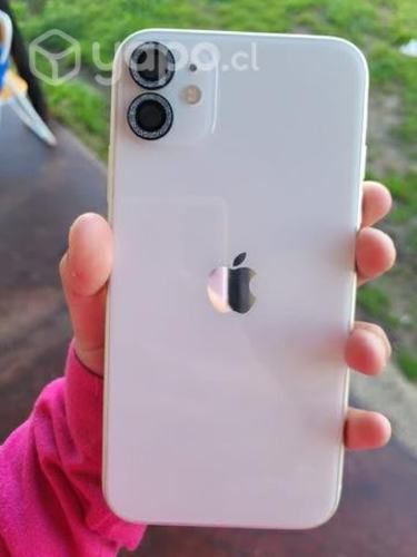 IPhone 11 con su cargador original