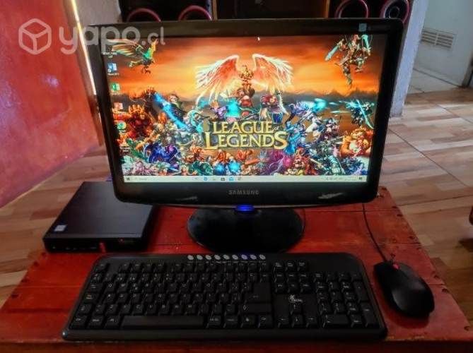 Lenovo ThinkCentre i5 con monitor teclado y mouse