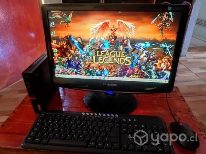 Lenovo ThinkCentre i5 con monitor teclado y mouse