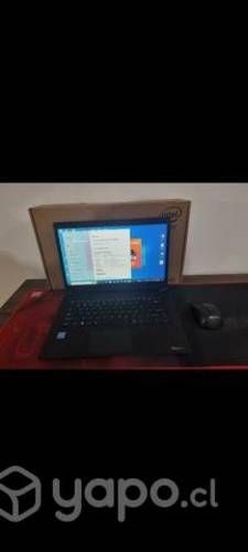 NotebooksToshiba dynabook con mesa y accesorios