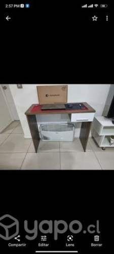 NotebooksToshiba dynabook con mesa y accesorios