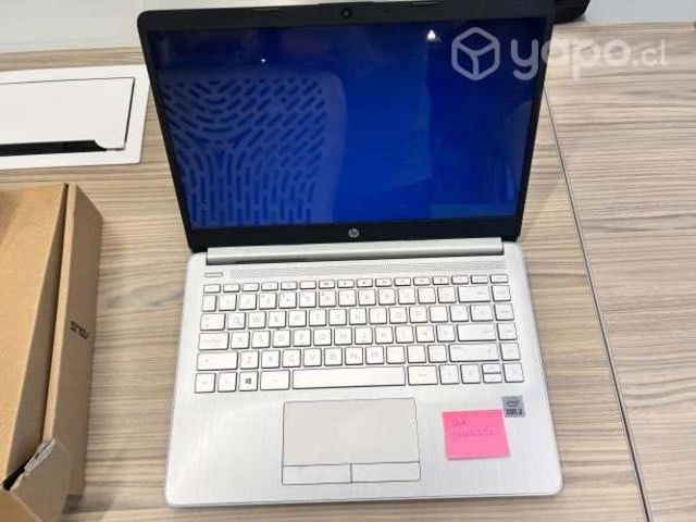 Laptop HP 14&quot; i3 4GB 256gb poco uso