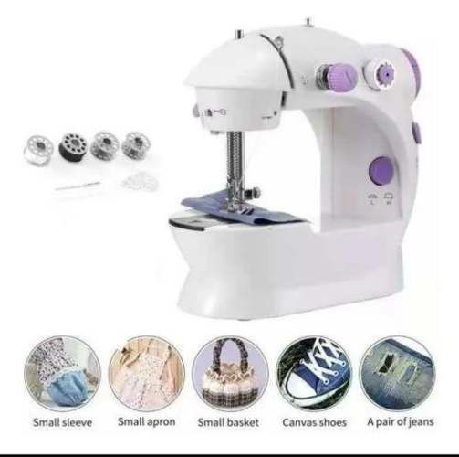 Mini máquina de coser nuevas en caja