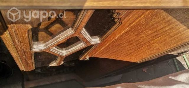 vitrina+sillón madera 100lcs Vitacura