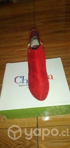 Botine color rojo