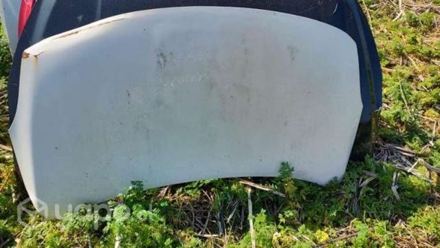 Capot Nissan versa