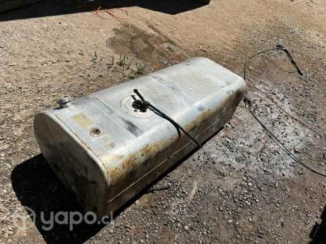 Estanque de petróleo aluminio