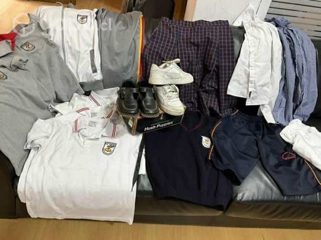 Lote de Ropa de uniforme santa Teresita