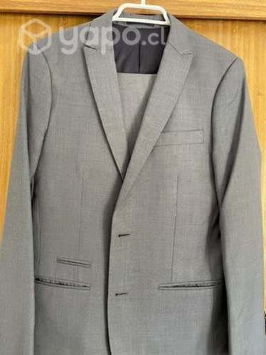 Terno gris "BASEMENT"