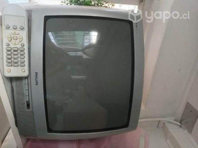 Televisor con control remoto