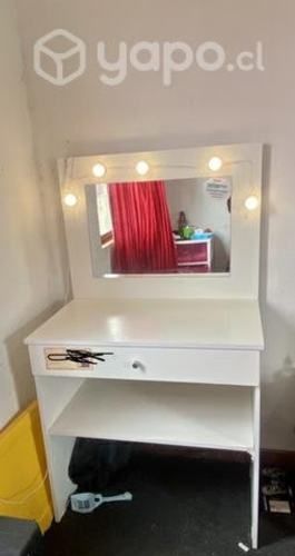 Tocador con espejo