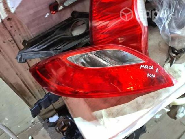 Mazda 2 2012 sport foco trasero izquierdo