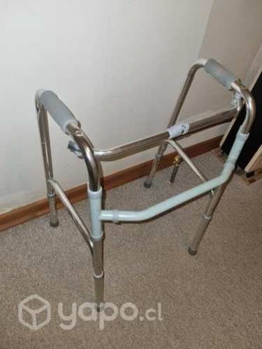 Andador plegable poco uso