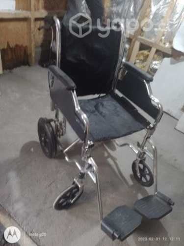 Silla de ruedas impecable