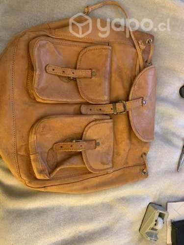 Hermosa mochila de cuero color caramelo