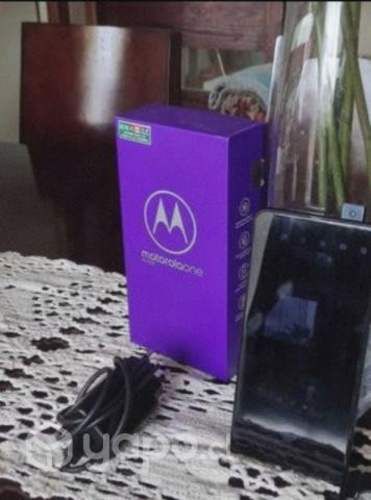 Motorola One hyper